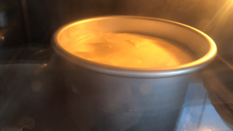 橙子蛋糕,烤箱预热150度,下层烤约50分钟,出炉不需要倒扣冷却,再脱模。