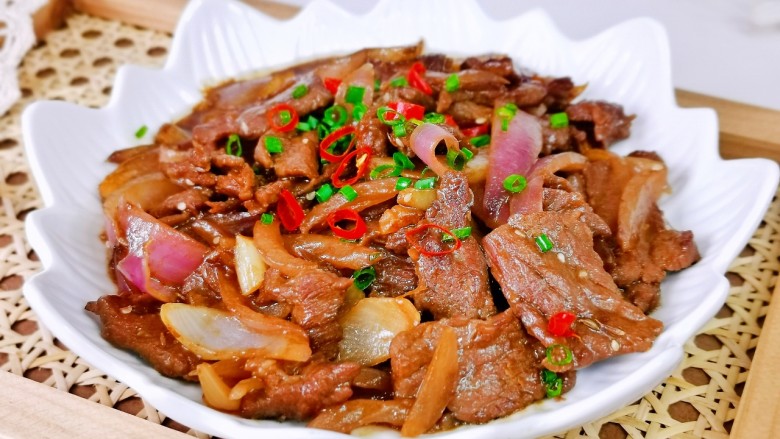 洋葱炒肉片,好吃到停不下来!春季滋补佳品,牛肉好吃不胖。