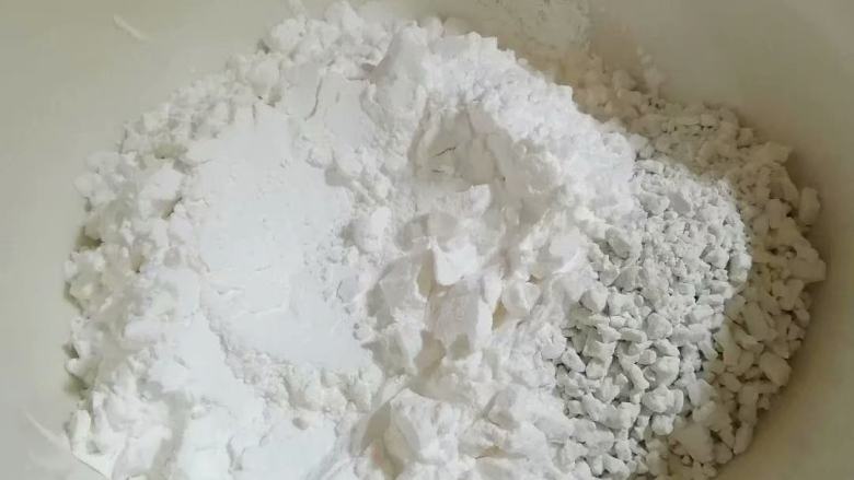 蒸肠粉,全部粉混合,加入盐