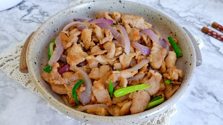 洋葱炒肉片,鲜香味美的洋葱炒肉片就好了。