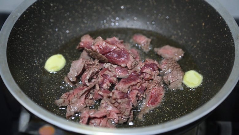 番茄牛肉面,再放入牛肉片