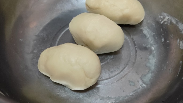 香酥牛肉饼,再分成三等分