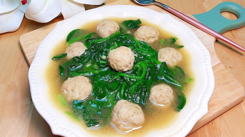 菠菜鱼丸汤,鲜美又低卡,吃起来吧。