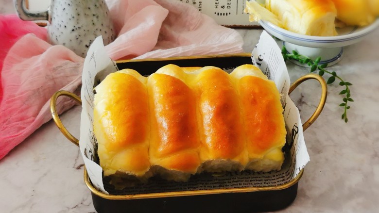 酸奶面包,明天早餐主食,奶香味很浓。