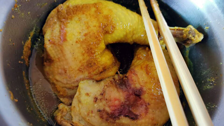 盐焗鸡腿,蒸好取出,略放至无热气