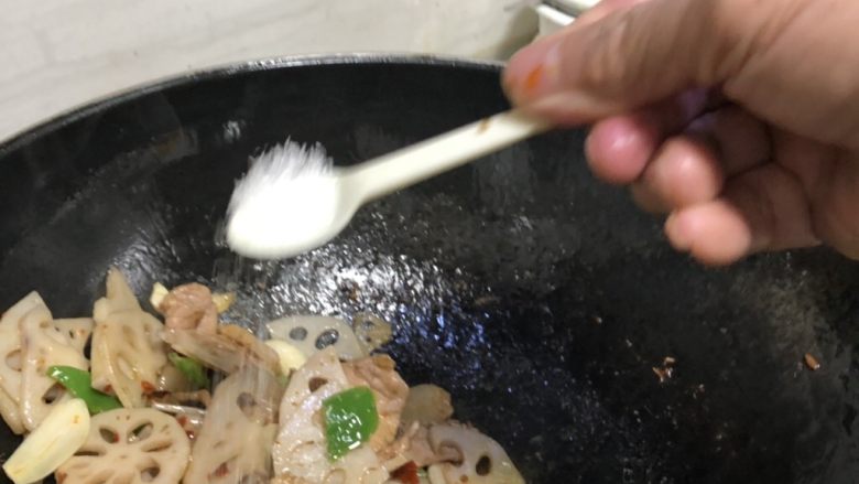 孜然肉片,加味精