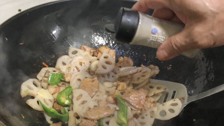 孜然肉片,加胡椒,孜然