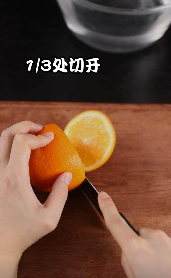 香橙鸡蛋杯,在香橙三分之一处切开