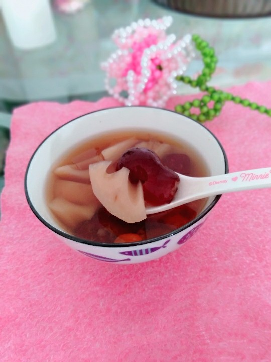 红枣莲藕汤,甜甜的,真好喝