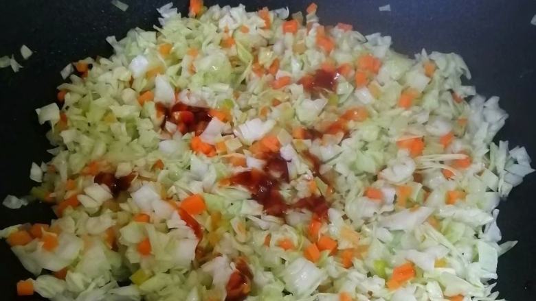 家常炒冷饭,加入<a style='color:red;display:inline-block;' href='/shicai/ 721'>蚝油</a>