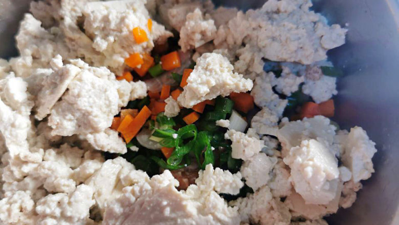 豆腐肉丸子,豆腐碎也加进来