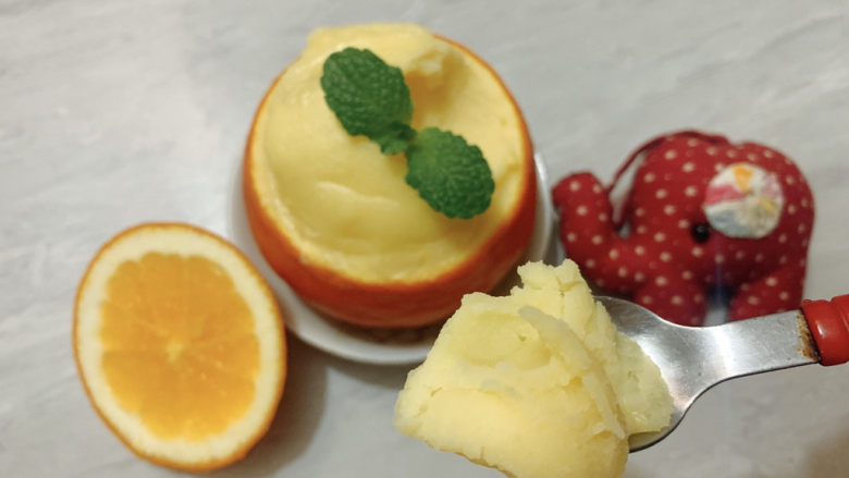 橙子蛋糕,香软的橙子酸奶蛋糕就做好了。