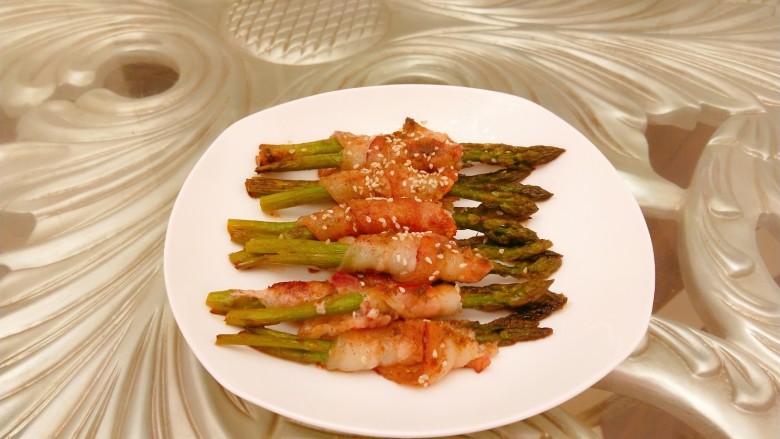 培根芦笋卷,培根<a style='color:red;display:inline-block;' href='/shicai/ 122'>芦笋</a>卷。