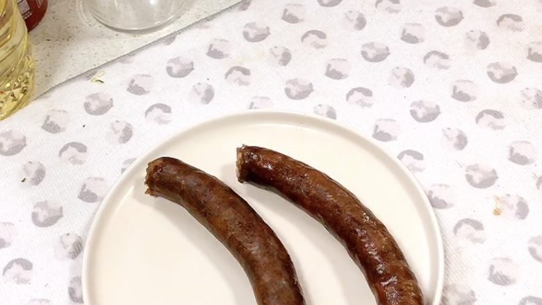 黄瓜炒腊肠,捞出放凉