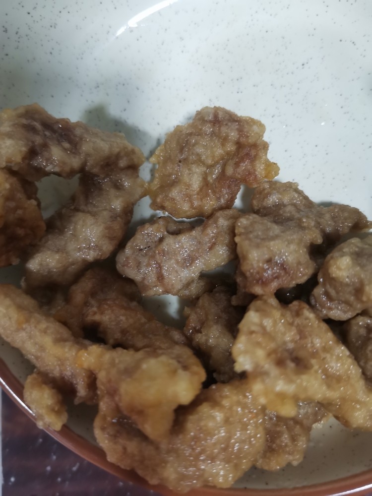 肉段烧茄子盖浇饭,炸到脆皮捞出