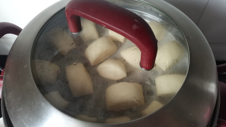 山药小馒头,醒发好蒸15分钟,焖5分钟