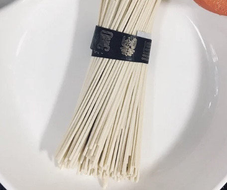 番茄牛肉面,面条,可以是挂面也可以是手擀面、拉面,拉面效果最好。