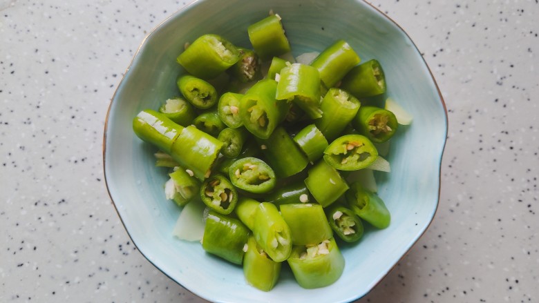 清炒油麦菜,然后切碎