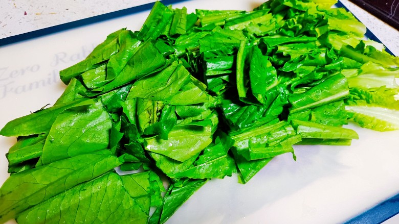 清炒油麦菜,切断,稍稍长一些