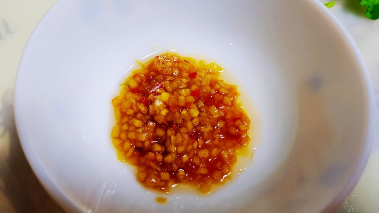 清炒油麦菜,这是我以前做的蒜蓉,没有就直接用生蒜末
