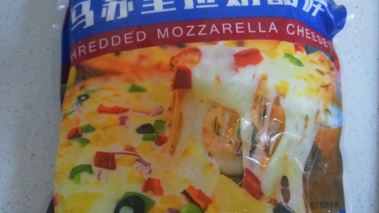 菠萝披萨,马苏里拉奶酪。