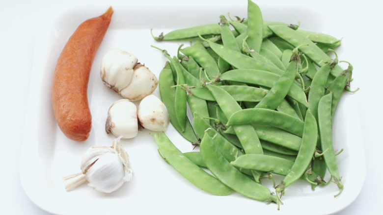 春之味~荷兰豆百合火腿小炒,首先备齐所有的食材。