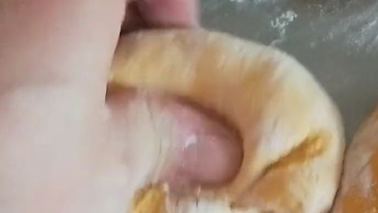 玉米馒头,在揉均匀做成小剂子。