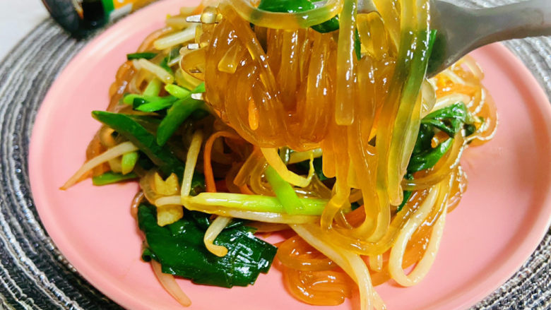 韭菜炒粉丝,鲜香美味,是主食也是下饭菜!