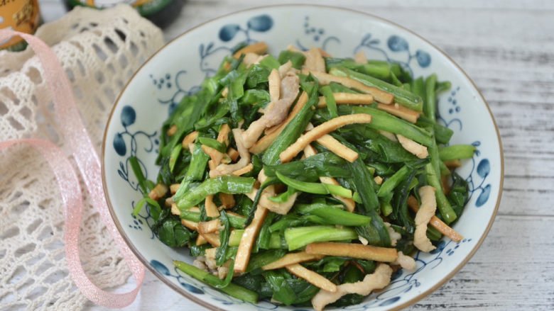 韭菜炒香干,出锅开饭