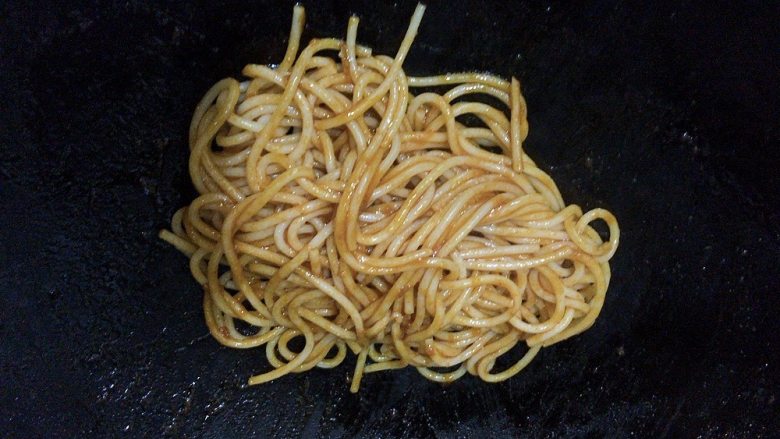 牛排意面,快速翻炒均匀