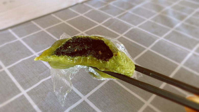 艾草青团,软软糯糯,加上芝麻香,超满足~