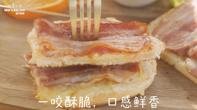 给宝宝吃无添加面包早餐,口感醇厚,金黄酥脆。
