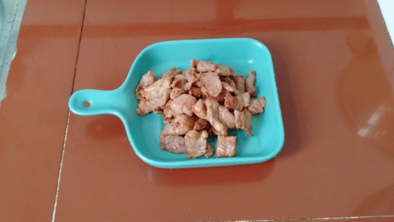 杏鲍菇炒肉片,装起来