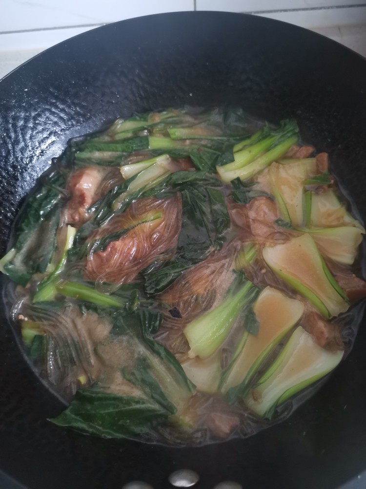 红烧肉油菜粉,煮熟关火