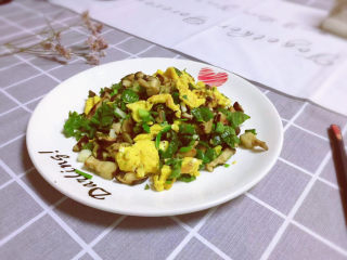 香菇炒鸡蛋