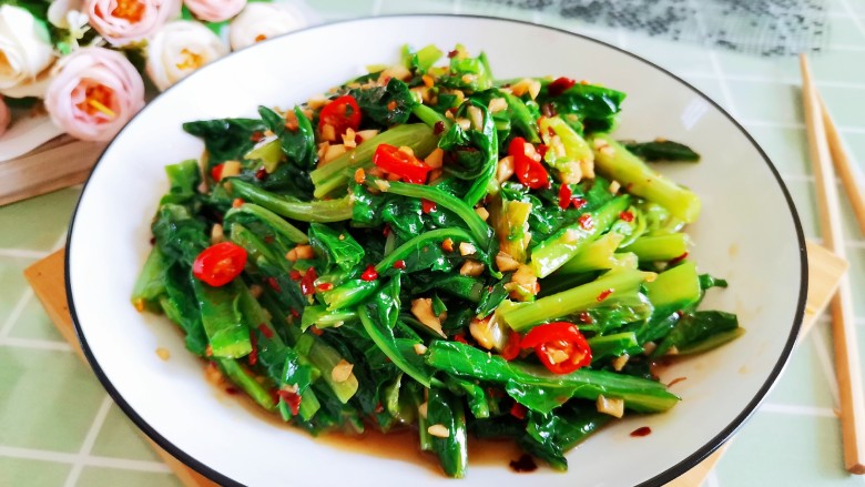 凉拌油麦菜,装盘,凉拌油麦菜就做好了