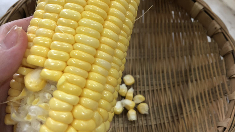 香煎奶香玉米饼,准备一个水果🌽,甜<a style='color:red;display:inline-block;' href='/shicai/ 500'>玉米</a>那种口感是最好的