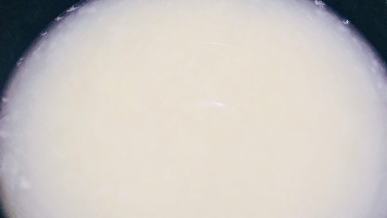 红枣鸡蛋粥,粥开后倒入鸡蛋液