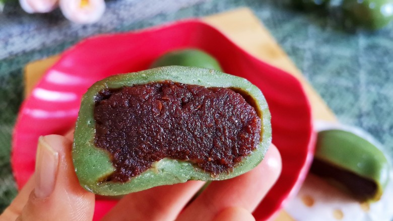 豆沙青团,软糯香甜,充满艾草清香
