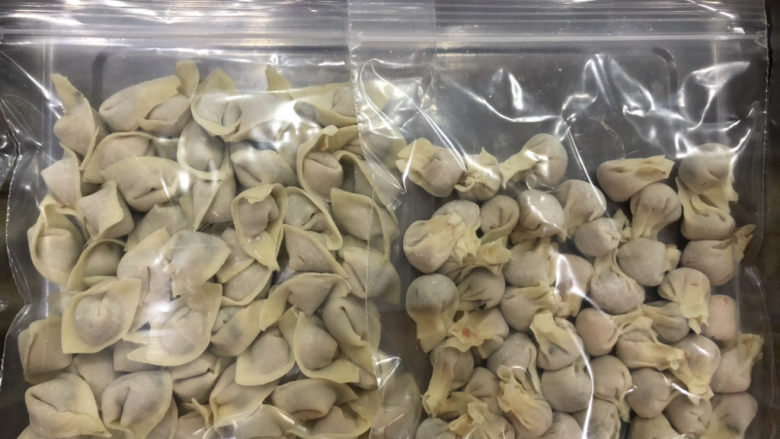 手工小混沌(抄手),多余的用艾多美拉链袋装好,放入冷冻室不串味儿