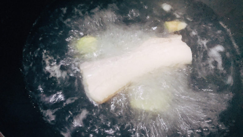 蒜苔回锅肉,煮开,再煮大概5分钟左右