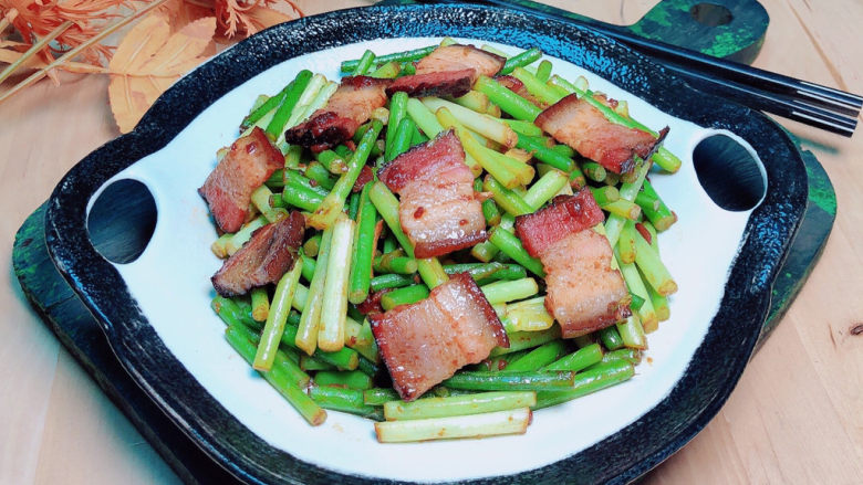 蒜苔回锅肉,超下饭哟!
