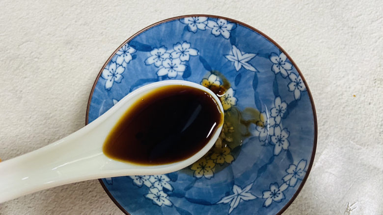 凉拌油麦菜,一勺<a style='color:red;display:inline-block;' href='/shicai/ 788'>生抽</a>