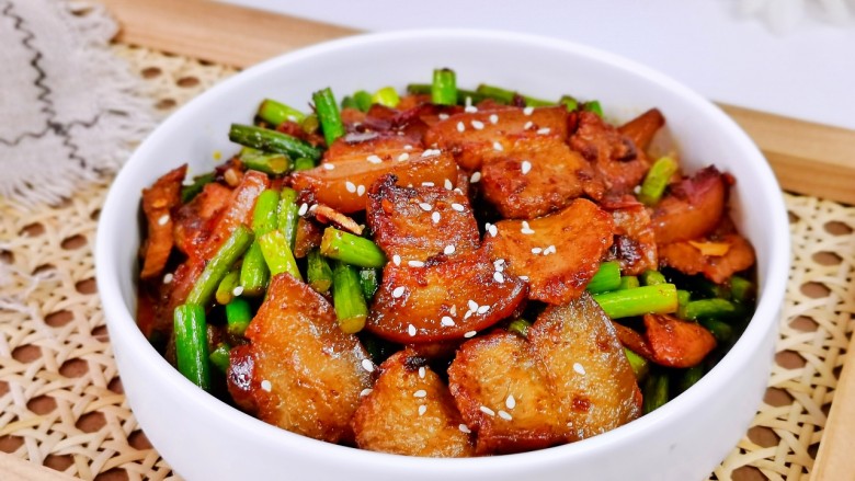 蒜苔回锅肉,简单快手小炒,首次尝试,味道不错哦~