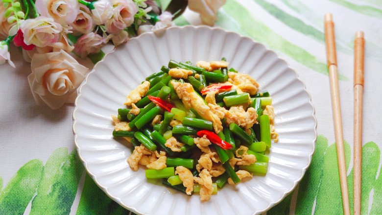 蒜苔炒鸡蛋,成品图