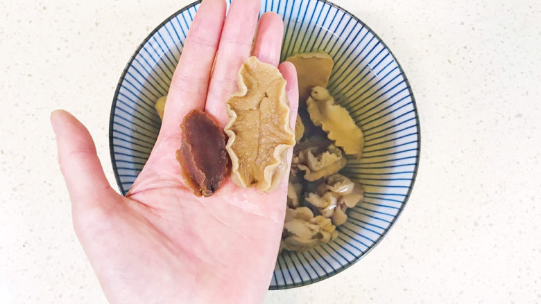 鲍鱼炖土豆,这是泡发后的样子,是原来的两倍大小