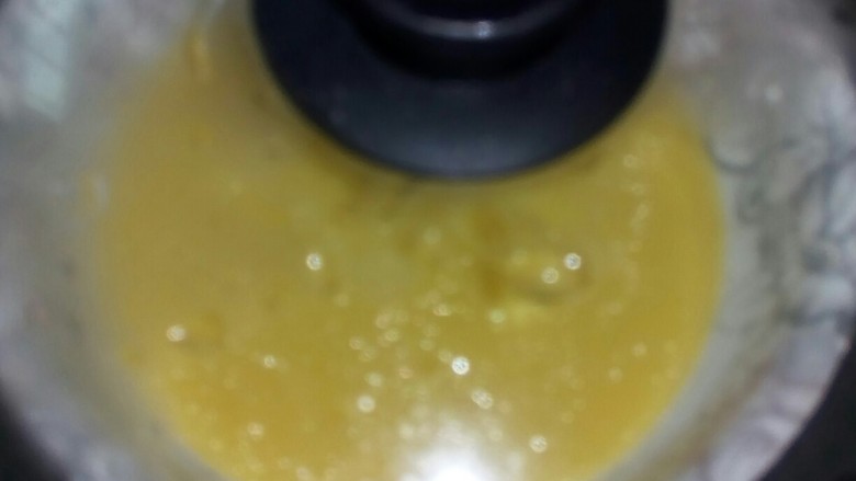 花甲蒸蛋,开水上锅蒸五分钟。