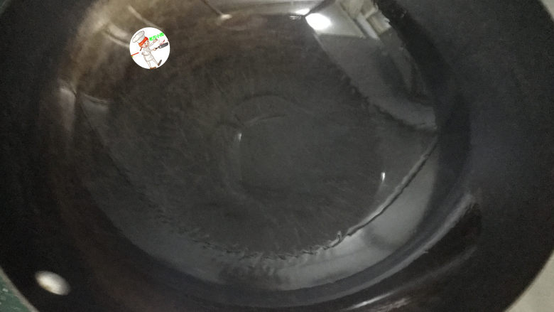 香椿炒蛋,炒锅烧热,倒入食用油