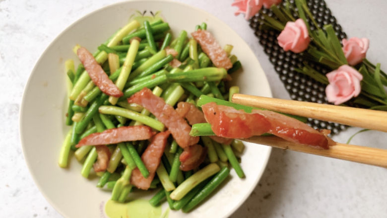 蒜苔回锅肉,蒜苔回锅肉,清新登场~