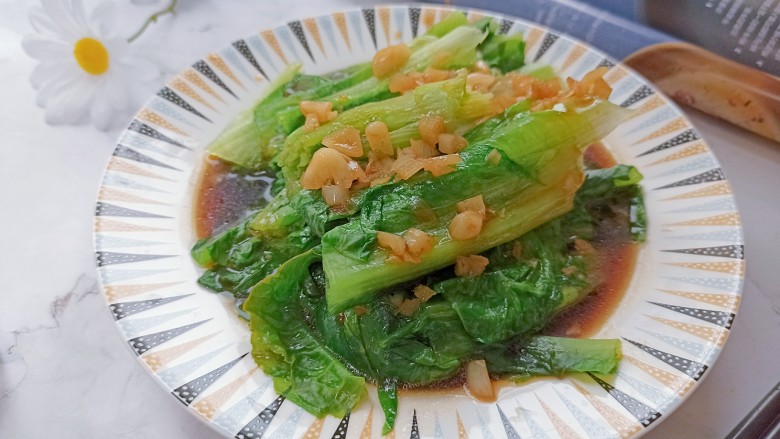 凉拌油麦菜,清脆好吃,颜色诱人